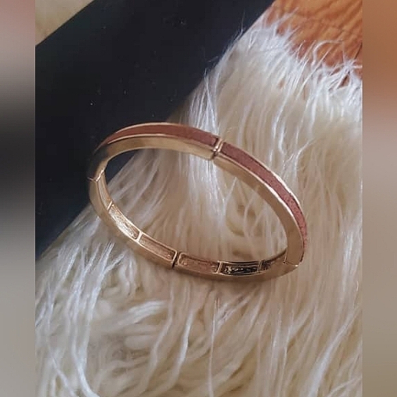 Gold Color Elegant Classic Cuff Bangles Bracelets For Women. 🌴 - Picture 3 of 9